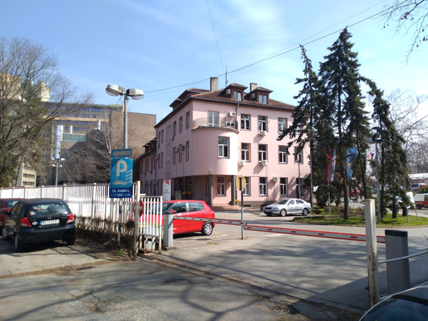 Тужбе пљуште, а дугови расту